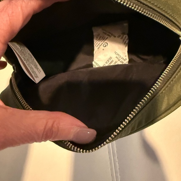 Kate Spade Medium Dome Cosmetic Bag New - Picture 4 of 6